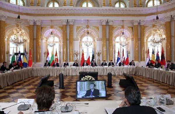 POLAND-CHINA-CENTRAL AND EASTERN EUROPE-WEN JIABAO-MEETING