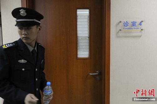 北京大学人民医院一名医生被扎伤