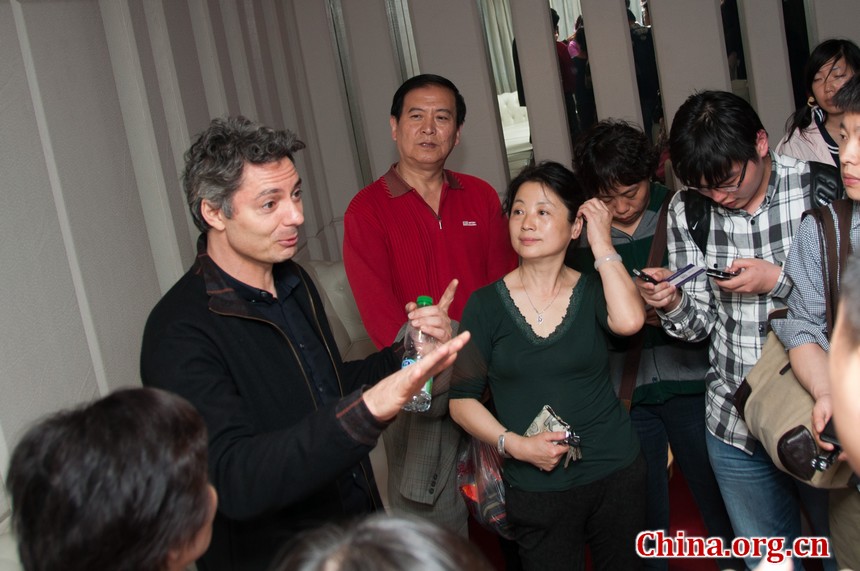 Juan Napier, director of Madam Butterfly 3D, a film that displays the Royal Opera House&apos;s live performance of the Italian composer Giacomo Puccini&apos;s opera, meets the press during the 2nd Beijing International Film Festival. [Chen Boyuan / China.org.cn]
