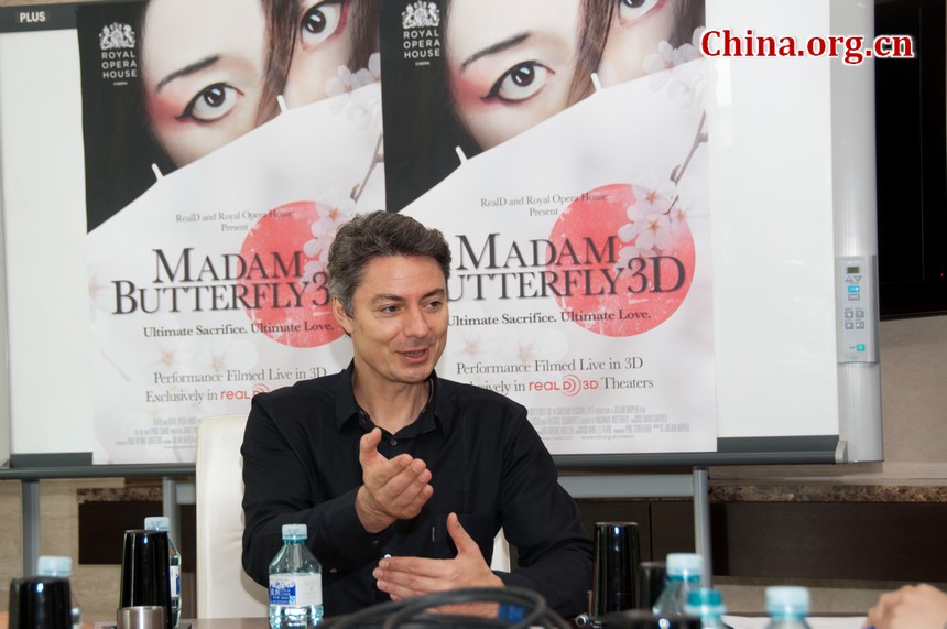 Juan Napier, director of Madam Butterfly 3D, a film that displays the Royal Opera House&apos;s live performance of the Italian composer Giacomo Puccini&apos;s opera, meets the press during the 2nd Beijing International Film Festival. [Chen Boyuan / China.org.cn]