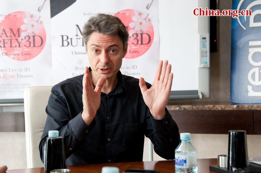Juan Napier, director of Madam Butterfly 3D, a film that displays the Royal Opera House&apos;s live performance of the Italian composer Giacomo Puccini&apos;s opera, meets the press during the 2nd Beijing International Film Festival. [Chen Boyuan / China.org.cn]