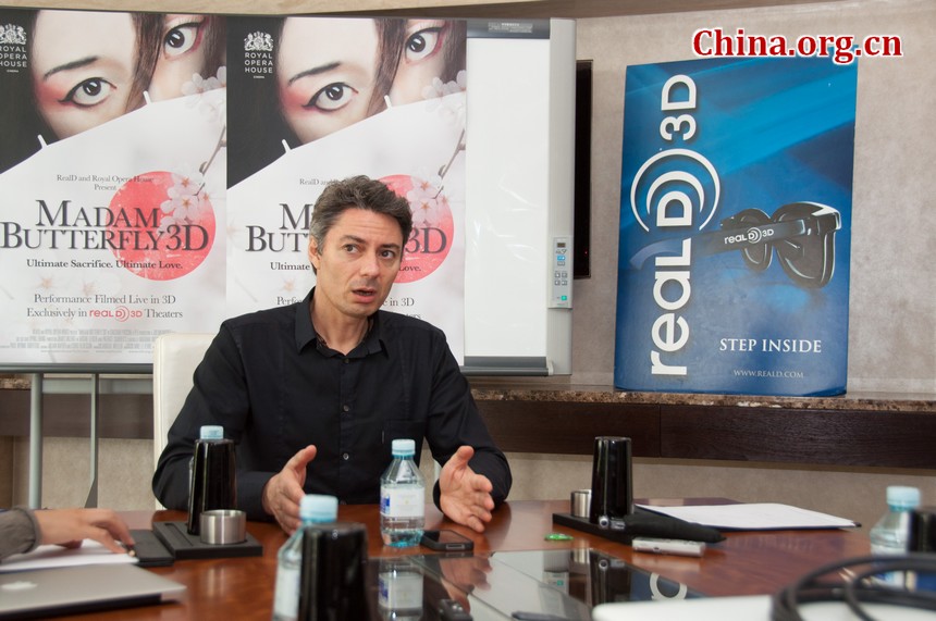 Juan Napier, director of Madam Butterfly 3D, a film that displays the Royal Opera House&apos;s live performance of the Italian composer Giacomo Puccini&apos;s opera, meets the press during the 2nd Beijing International Film Festival. [Chen Boyuan / China.org.cn]