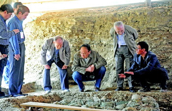 Ancient tomb and artifacts discovered in Shandong