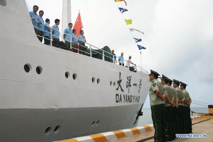 Officers and crew members are seen as the Chinese research vessel Dayang Yihao (Ocean No.1) departs from the coastal city Sanya of south China's Hainan Province, April 28, 2012. The Chinese research vessel Dayang Yihao (Ocean No.1) kicked off the country's 26th oceanic expedition mission.