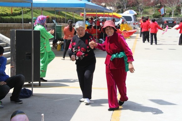 Good many people spend Labor Day holiday in Weihai
