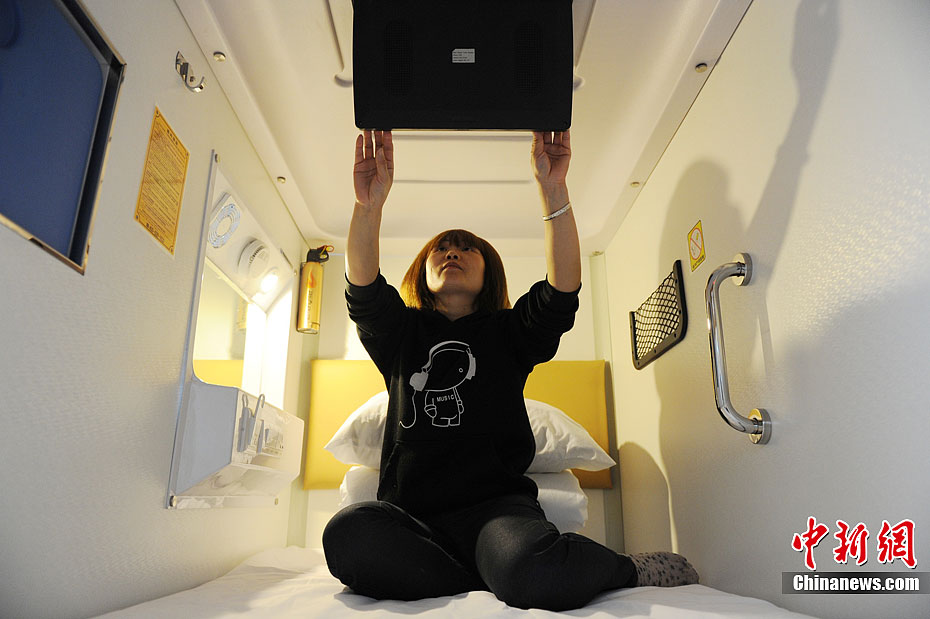 China's first 'space capsule' hotel with business license opened to public in Xi'an, capital city of north western Shaanxi province on May 1. It gets very popular. The hotel includes 86 'capsule'in nine areas in accordance with the 12 constellations, among others, the ‘Leo' capsules are reserved for those who snore.