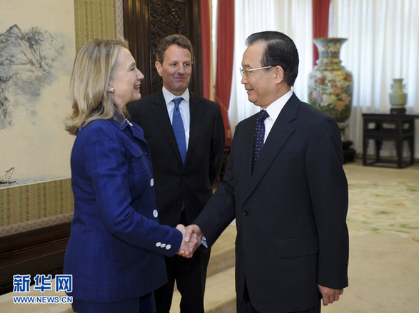 Chinese Premier Wen Jiabao(R) met in Beijing on Friday with U.S. Secretary of State Hillary Clinton(L) and Treasury Secretary Timothy Geithner(M). 