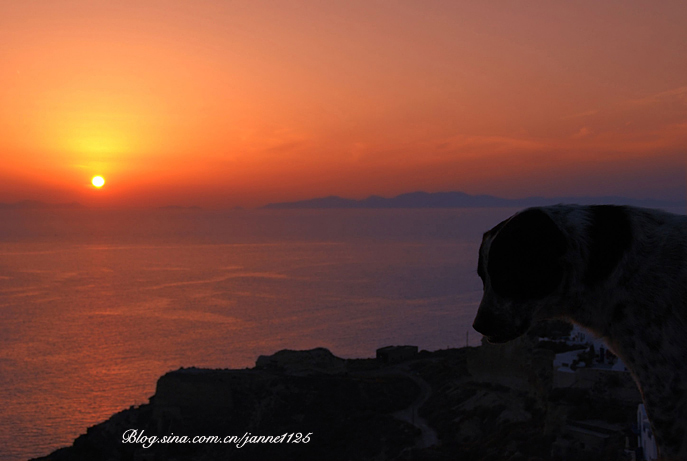 Photo shows a sunset view of Greece. [Sina.cn]