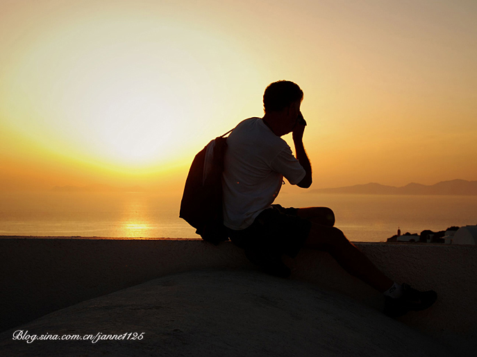 Photo shows a sunset view of Greece. [Sina.cn]