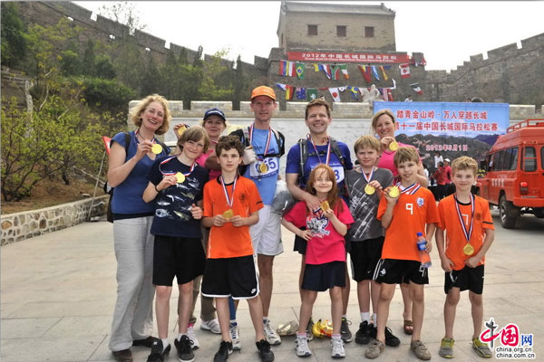Entering its 11th year, the Marathon attracted people from 32 countries and of all ages. The oldest of the runners is 67-years-old. [Photo: China.org.cn]