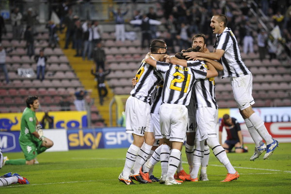 Juventus end long wait for Italian title