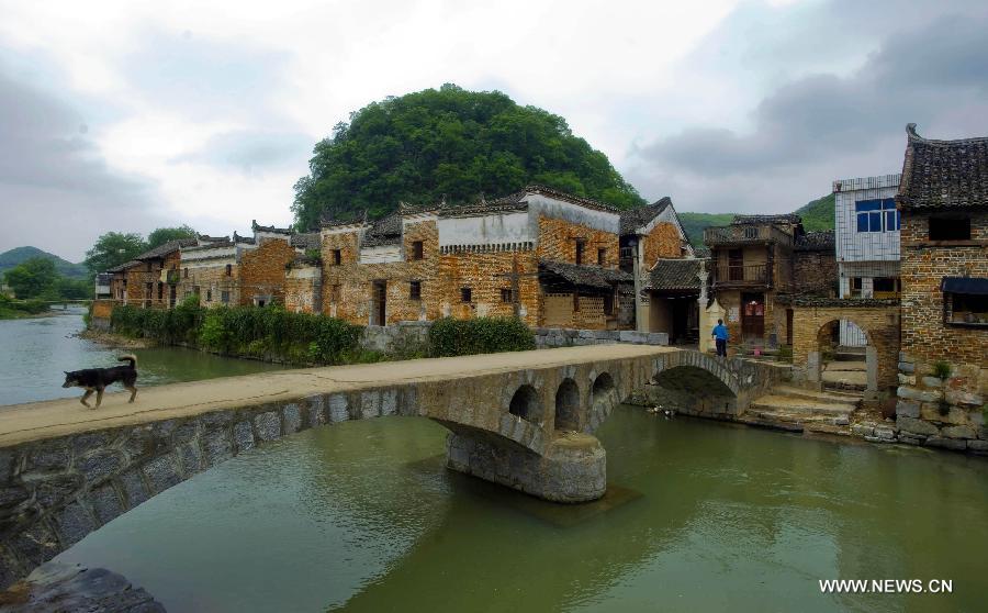 Shanggantang Village, with a history of more than 1,000 years, locates at 25 kilometers southwest of Jiangyong and has more than 400 families. Most of the villagers are surnamed Zhou. 