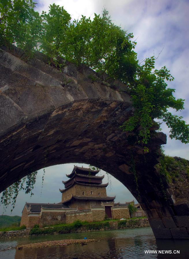 Shanggantang Village, with a history of more than 1,000 years, locates at 25 kilometers southwest of Jiangyong and has more than 400 families. Most of the villagers are surnamed Zhou. 