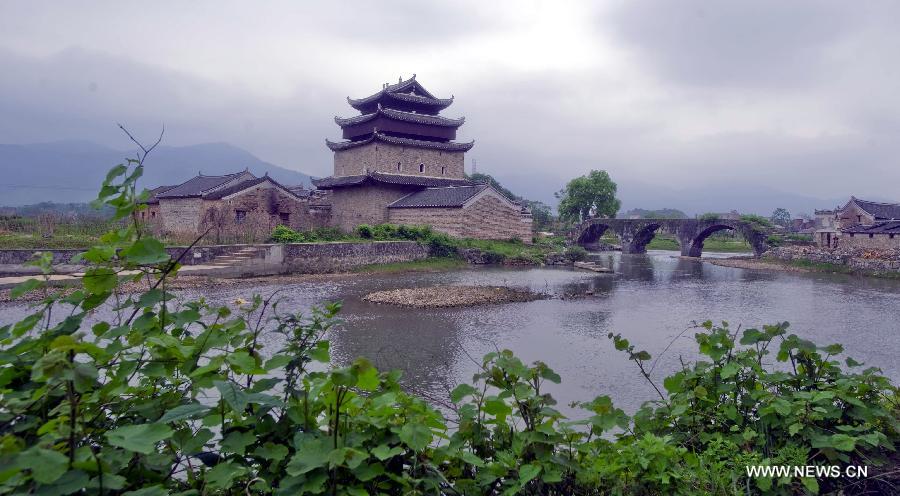 Shanggantang Village, with a history of more than 1,000 years, locates at 25 kilometers southwest of Jiangyong and has more than 400 families. Most of the villagers are surnamed Zhou. 