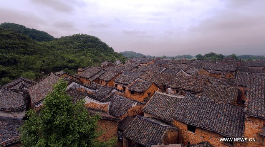 Shanggantang Village, with a history of more than 1,000 years, locates at 25 kilometers southwest of Jiangyong and has more than 400 families. Most of the villagers are surnamed Zhou. 