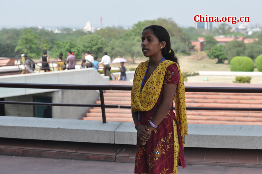 Photo taken on April 25 shows the scenery in Lotus Temple, New Delhi, India. The temple was completed in 1986 and serves as the Mother Temple of the Indian subcontinent. [China.org.cn/by Chen Chao and Huang Shan]