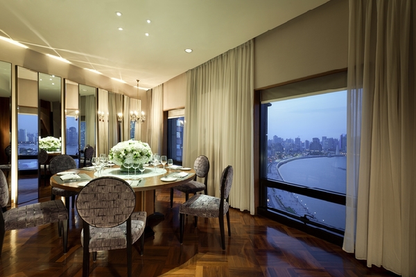Private dining room, Les Suites Orient Shanghai on the Bund. [China.org.cn]