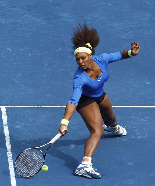 Serena sails through, Venus crashes out