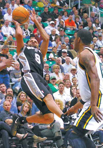 Ginobili ends slump as Spurs sweep Jazz