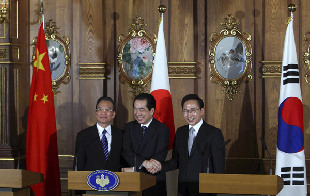 China, Japan, S Korea hold trilateral summit