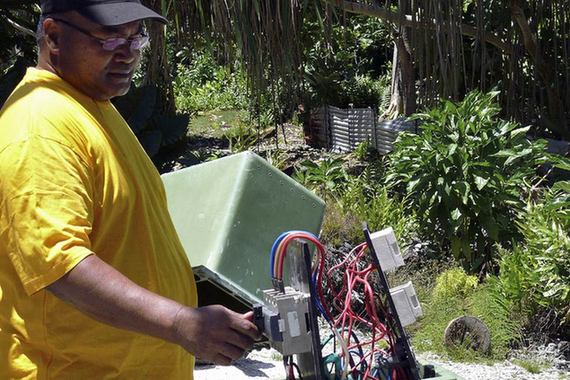 A renewable energy project in Tokelau, supported by UNDP, converts solar-generated power to electricity. [un.org]