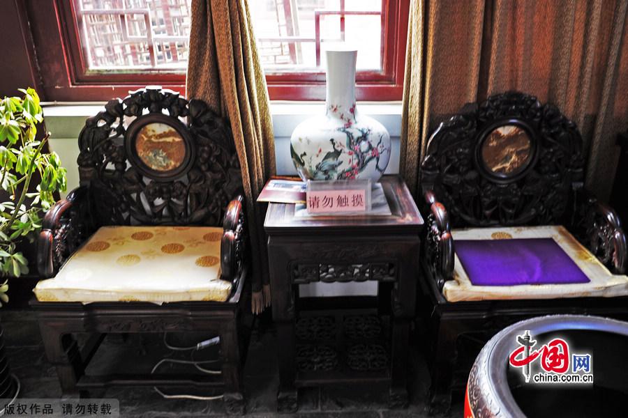 Situated in the south street of Drum Tower of Tianjin City, 'Princess' Mansion' is a typical quadrangle construction in the late Qing Dynasty style. Since it was the former residence of Princess Deling, during the reign of Emperor Guangxu, the name 'Princess' Mansion' came into being. 