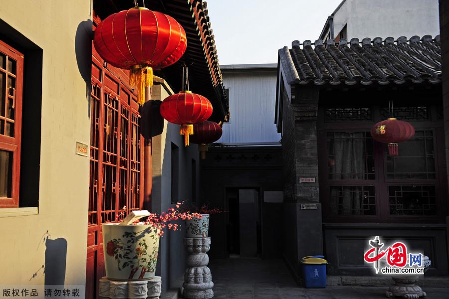 Situated in the south street of Drum Tower of Tianjin City, 'Princess' Mansion' is a typical quadrangle construction in the late Qing Dynasty style. Since it was the former residence of Princess Deling, during the reign of Emperor Guangxu, the name 'Princess' Mansion' came into being. 