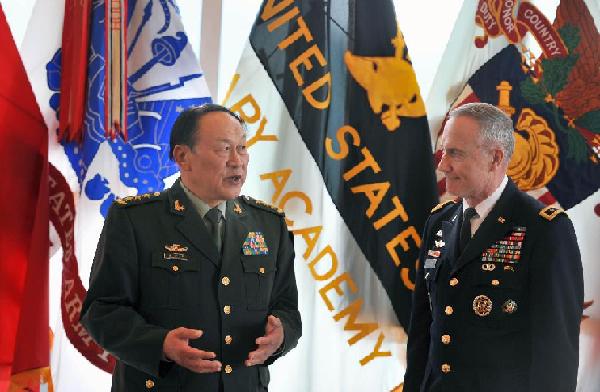 Visiting Chinese Defense Minister Liang Guanglie (L) talks with Superintendent Lt. Gen. David Huntoon during a ceremony at the U.S. Military Academy in West Point, New York, the United States, on Thursday, May 10, 2012. [Wang Lei/Xinhua] 