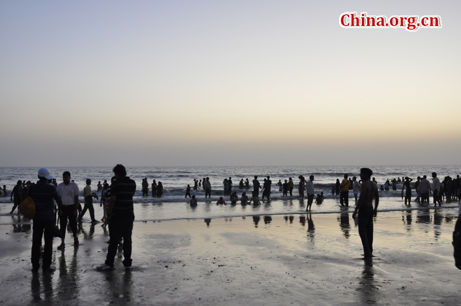 Photo taken on April 29 shows the beaches in Mumbai, India. Mumbai, the capital city of Maharashtra, boasts of some most famous beaches in India. 