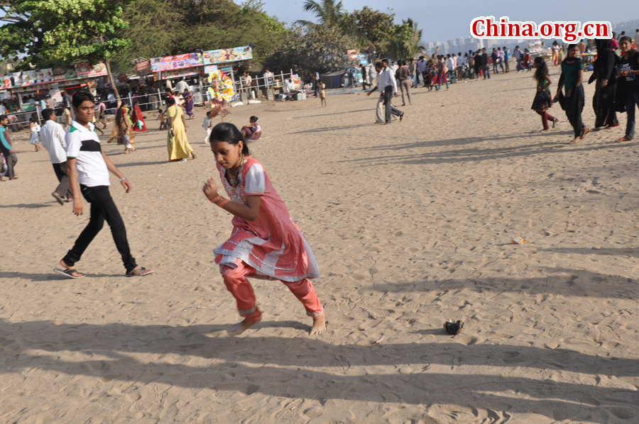 Photo taken on April 29 shows the beaches in Mumbai, India. Mumbai, the capital city of Maharashtra, boasts of some most famous beaches in India. 