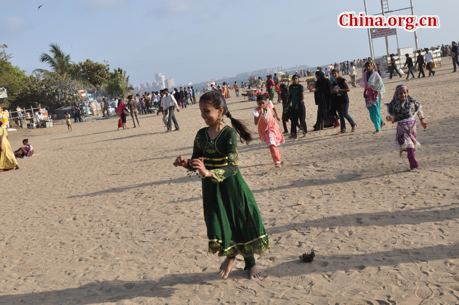 Photo taken on April 29 shows the beaches in Mumbai, India. Mumbai, the capital city of Maharashtra, boasts of some most famous beaches in India. 