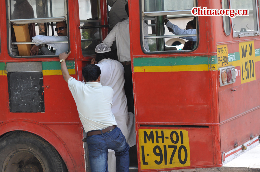 Photo taken on April 29 shows the street view of Mumbai, India. Mumbai is the capital of the Indian state of Maharashtra. It is the most populous city in India, and the fourth most populous city in the world. [China.org.cn/by Chen Chao and Huang Shan]