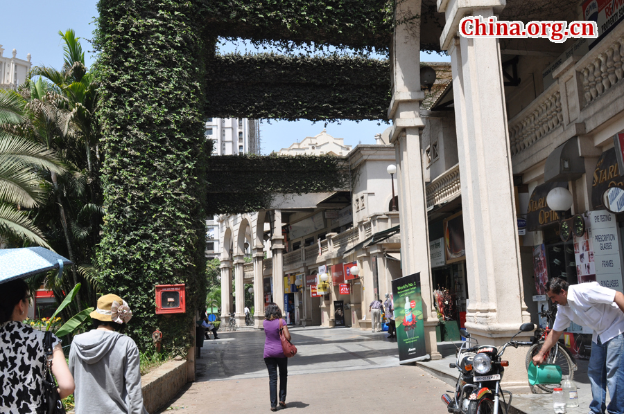 Photo taken on April 29 shows the street view of Mumbai, India. Mumbai is the capital of the Indian state of Maharashtra. It is the most populous city in India, and the fourth most populous city in the world. [China.org.cn/by Chen Chao and Huang Shan]