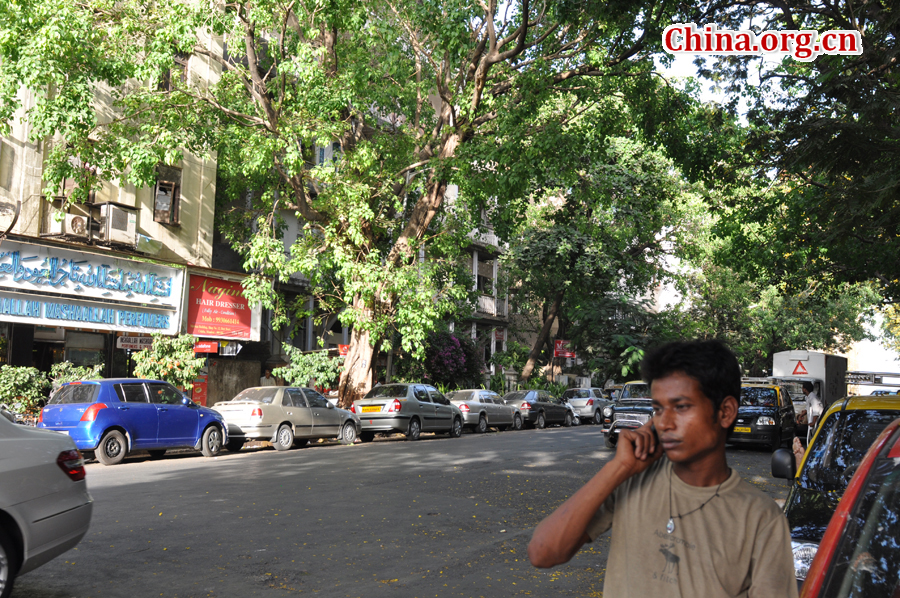 Photo taken on April 29 shows the street view of Mumbai, India. Mumbai is the capital of the Indian state of Maharashtra. It is the most populous city in India, and the fourth most populous city in the world. [China.org.cn/by Chen Chao and Huang Shan]