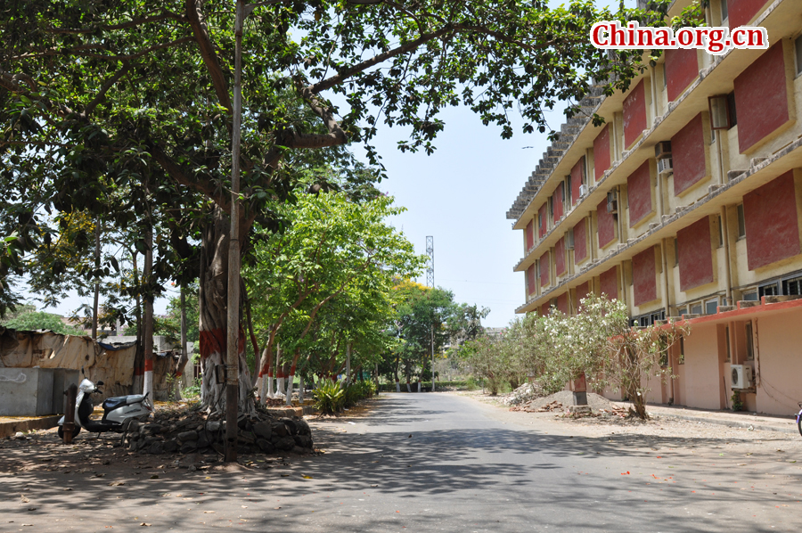 The University of Mumbai, popularly known as MU, is a state university located in Mumbai, Maharashtra, India. [China.org.cn/by Chen Chao and Huang Shan]