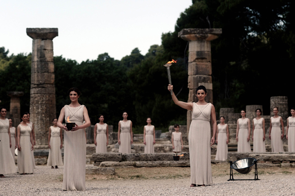 The flame for the London 2012 Olympic Games was lit on Thursday in a ritual ceremony held at Olympia, the birthplace of the Olympic Games more than 2,000 years ago. [Xinhua photo]