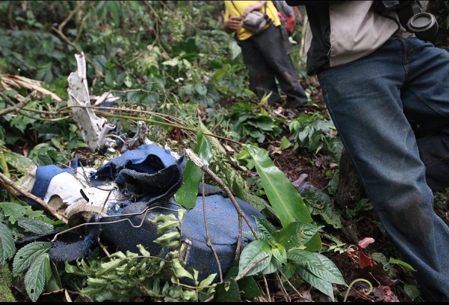 Debris of the crashed plane are seen in the Mount Salak in Bogor, West Java, Indonesia, May 11, 2012. Rescuers arrived at the site of the Russian-made Sukhoi super jet-100 crashed in Mount Salak on Friday. [Xinhua/Veri Sanovri]