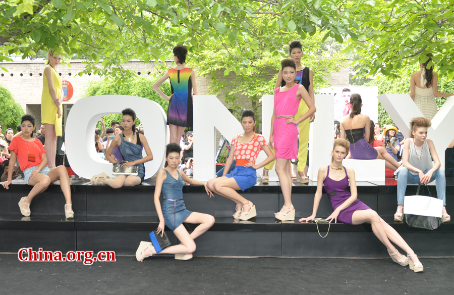 A fashion show featuring a famous Danish brand. The Embassy of Denmark in China organized an open-door event in Beijing on May 13, 2012, in order to provide visitors with a genuine taste of Danish culture. More than 2,000 people, including foreign dignitaries, 13 Danish brands and companies and about 1,500 micro-bloggers from weibo.com participated in the event.