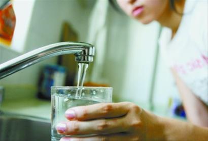The water quality of at least 1,000 tap water providers in cities is disqualified, accroding to the Century Weekly. [File photo]