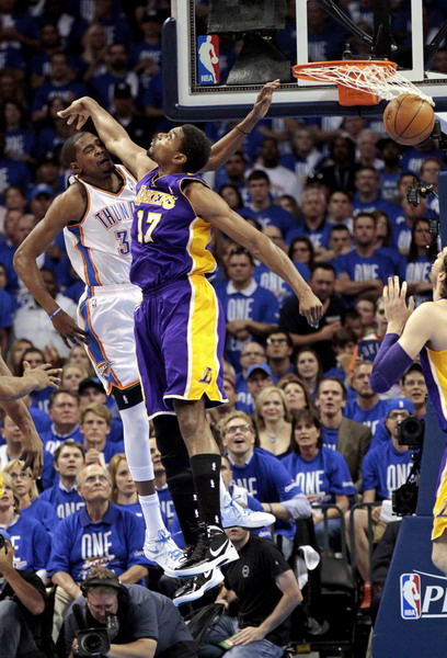 Rested Thunder rout leg-weary Lakers