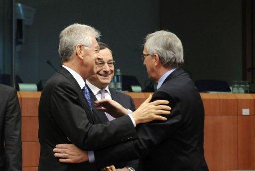 Luxembourg Prime Minister and President of the Eurogroup Jean-Claude Juncker (R) speaks with Italian Prime Minister Mario Monti (L) and European Central Bank (ECB) President Mario Draghi (C) before the start of a meeting of the Eurogroup of eurozone finance ministers at EU headquarters in Brussels. [AFP]