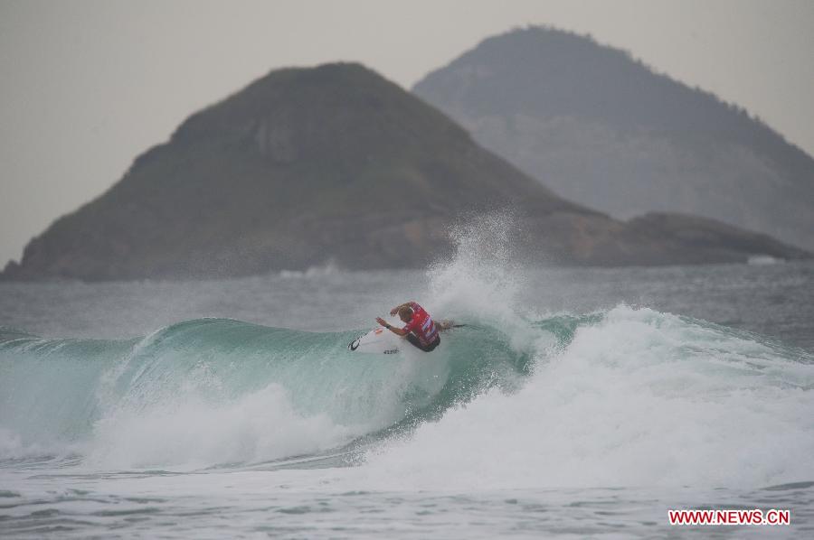 Australian surfer Mick Fanning competes during the 5th round of ASP (Association of Surfing Professionals) Men's World Tour in Rio de Janeiro, Brazil, May 15, 2012. (Xinhua/Weng Xinyang) 