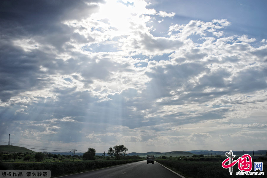 The Bashang Grasslands,the nearest prairie destination from Beijing, is regarded as the most beautiful highland landscape in the country.