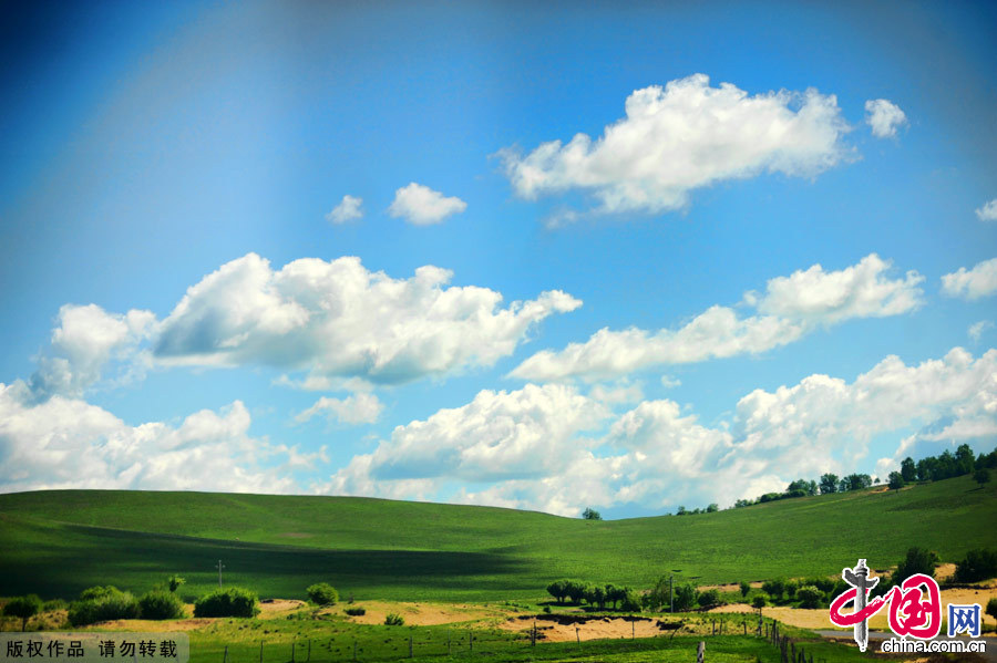 The Bashang Grasslands,the nearest prairie destination from Beijing, is regarded as the most beautiful highland landscape in the country.