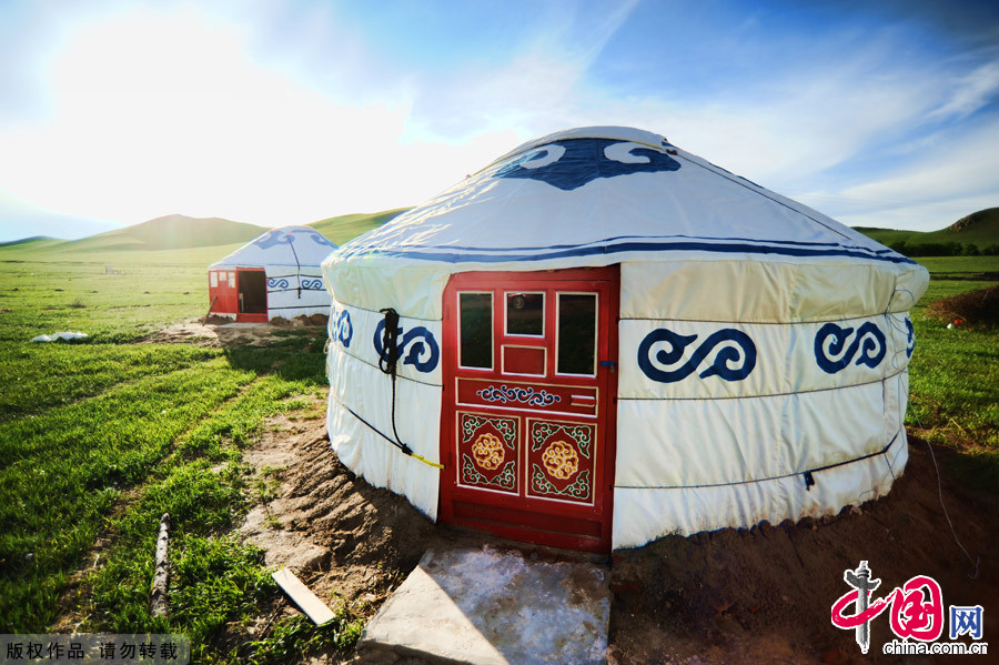 The Bashang Grasslands,the nearest prairie destination from Beijing, is regarded as the most beautiful highland landscape in the country.