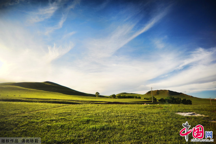 The Bashang Grasslands,the nearest prairie destination from Beijing, is regarded as the most beautiful highland landscape in the country.