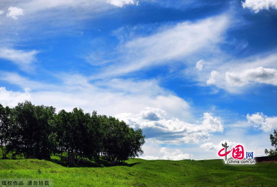 The Bashang Grasslands,the nearest prairie destination from Beijing, is regarded as the most beautiful highland landscape in the country.