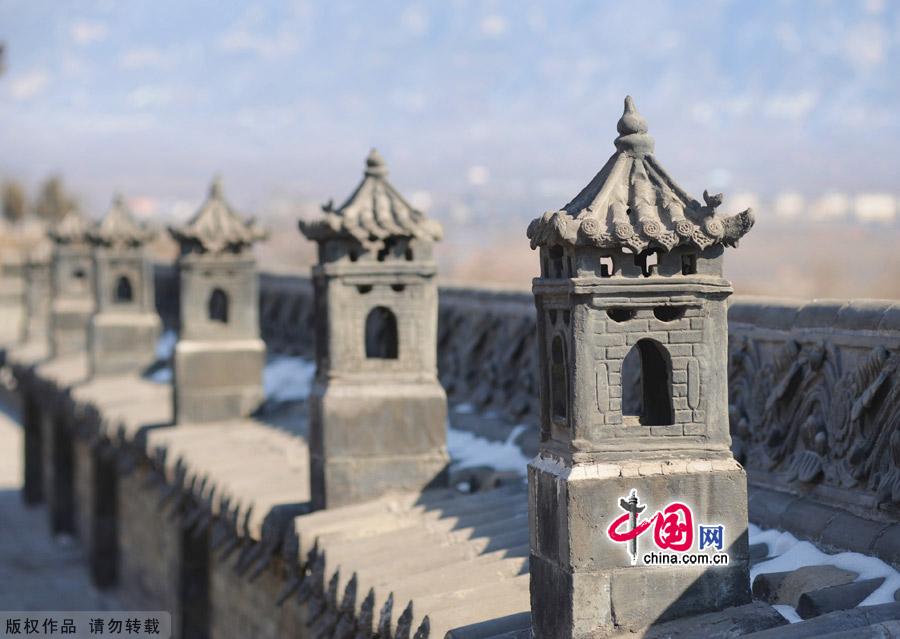 Located in Jingshen Town, 12 km east of Lingshi County, Shanxi Province, Wang Family's Grand Courtyard, or 'Wang Jia Da Yuan', is the largest folk residence among all the well-known grand courtyards. It was built by Wang Family, one of the four grand families of Lingshi County from Kangxi Emperor's Reign (1661 - 1722) to Jiaqing Emperor's Reign (1796 - 1820) of the Qing Dynasty (1636 - 1911), featuring the architecture style of the Qing Dynasty. 