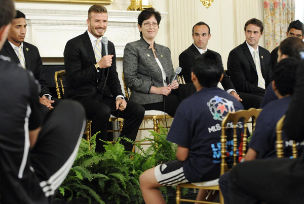 Obama welcomes Beckham to the White House