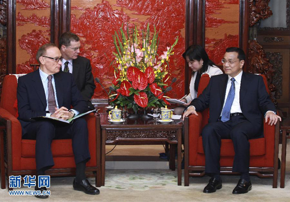 Vice-Premier Li Keqiang (R) meets Australian Foreign Minister Bob Carr in Beijing on Tuesday. Carr said he was keen to develop closer cooperation with China, a major trading partner of Australia.
